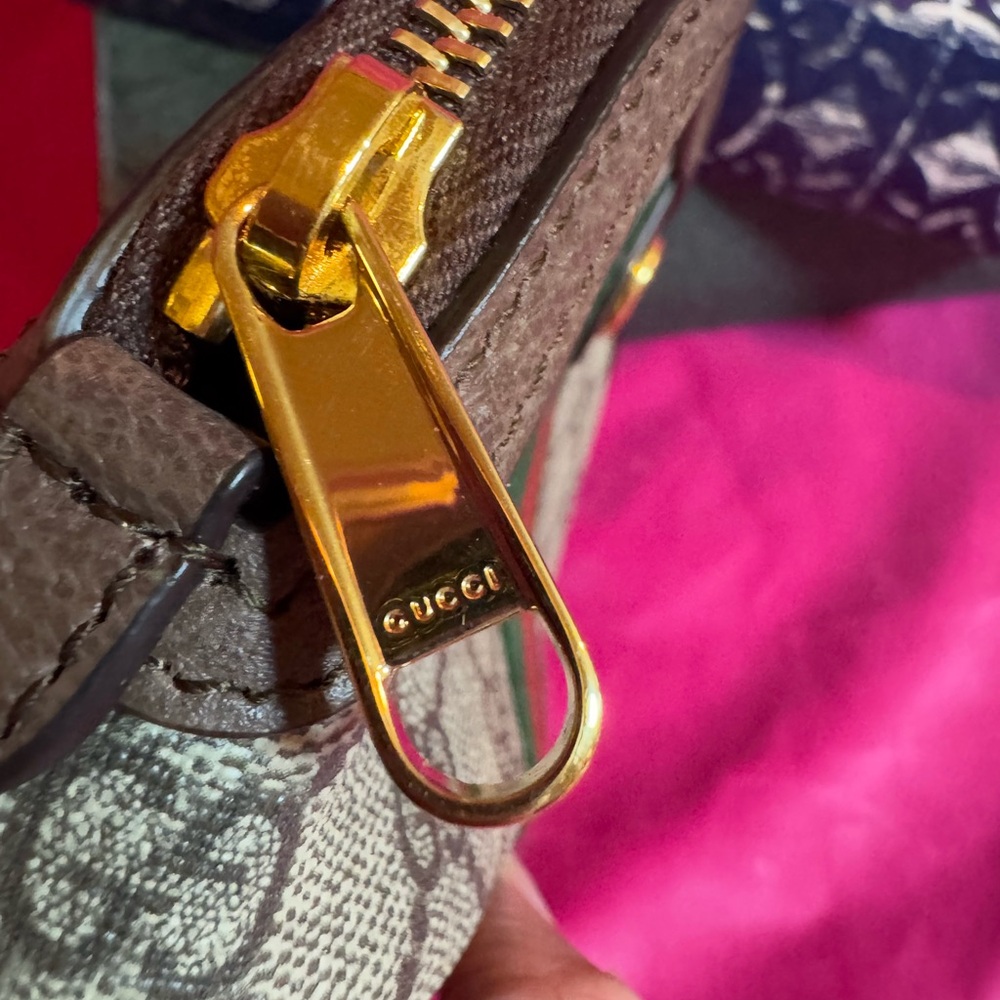 Gucci Cream and Brown Cosmetic Bag with GG Monogram - Picture 5 of 10